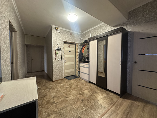 Продам трехкомнатную (3-комн.) квартиру, Дмитровская ул, 3, Базарово д