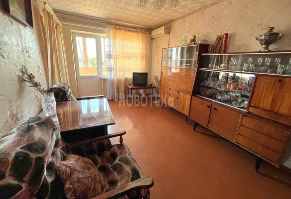 Продам трехкомнатную (3-комн.) квартиру, Чапаева ул, 12, Каневская ст-ца