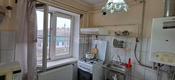 Продам трехкомнатную (3-комн.) квартиру, Чапаева ул, 12, Каневская ст-ца