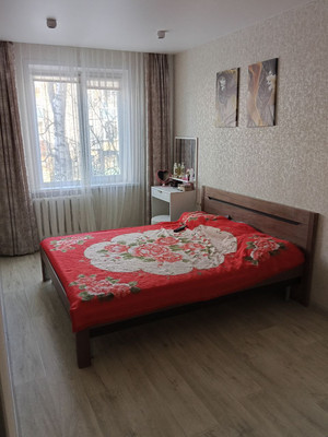 Продам двухкомнатную (2-комн.) квартиру, Рихарда Зорге ул, 8, Казань г