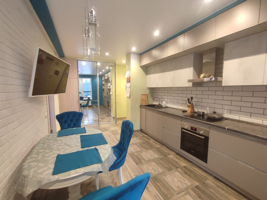 Продам двухкомнатную (2-комн.) квартиру, Любимая (Черная Речка мкр.) ул, 5, Сертолово г