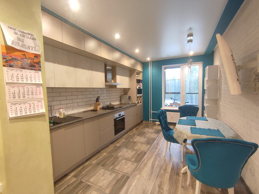 Продам двухкомнатную (2-комн.) квартиру, Любимая (Черная Речка мкр.) ул, 5, Сертолово г