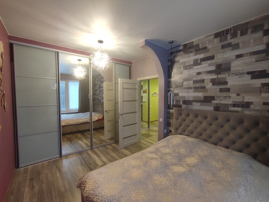 Продам двухкомнатную (2-комн.) квартиру, Любимая (Черная Речка мкр.) ул, 5, Сертолово г