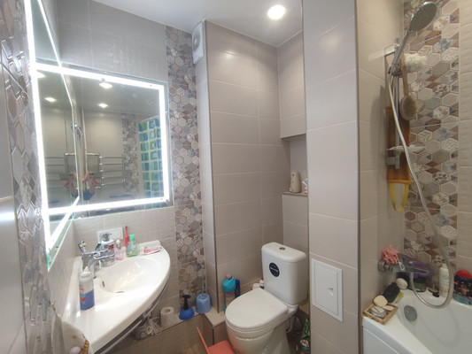 Продам двухкомнатную (2-комн.) квартиру, Любимая (Черная Речка мкр.) ул, 5, Сертолово г