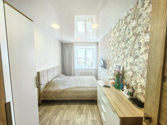 Продам трехкомнатную (3-комн.) квартиру, Малая Садовая ул, 47, Ишим г