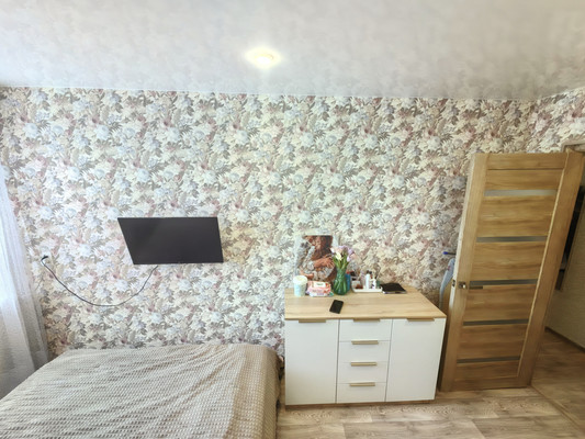 Продам трехкомнатную (3-комн.) квартиру, Малая Садовая ул, 47, Ишим г