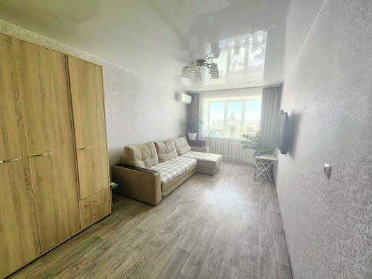 Продам трехкомнатную (3-комн.) квартиру, Малая Садовая ул, 47, Ишим г