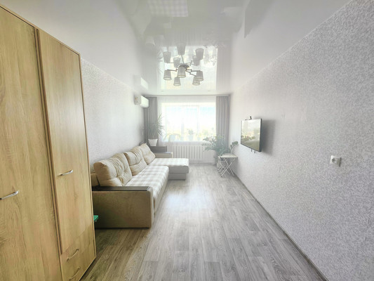 Продам трехкомнатную (3-комн.) квартиру, Малая Садовая ул, 47, Ишим г