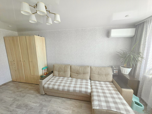 Продам трехкомнатную (3-комн.) квартиру, Малая Садовая ул, 47, Ишим г