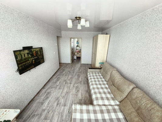 Продам трехкомнатную (3-комн.) квартиру, Малая Садовая ул, 47, Ишим г