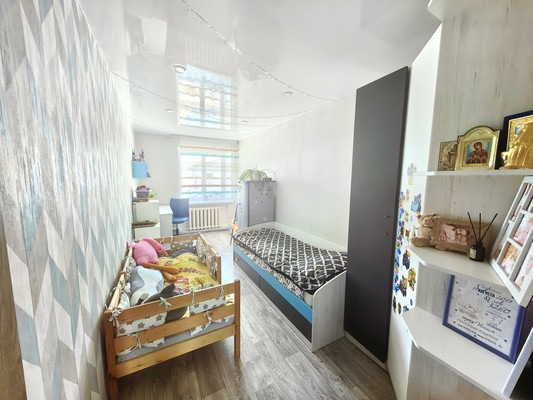 Продам трехкомнатную (3-комн.) квартиру, Малая Садовая ул, 47, Ишим г