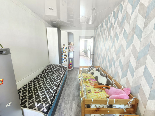 Продам трехкомнатную (3-комн.) квартиру, Малая Садовая ул, 47, Ишим г