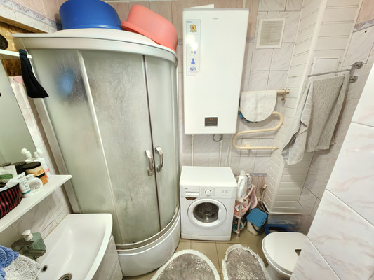 Продам трехкомнатную (3-комн.) квартиру, Малая Садовая ул, 47, Ишим г