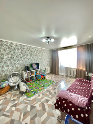 Продам двухкомнатную (2-комн.) квартиру, Большая ул, 171, Ишим г