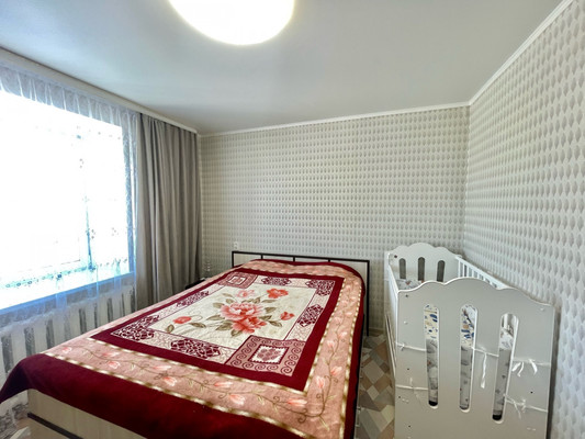 Продам двухкомнатную (2-комн.) квартиру, Большая ул, 171, Ишим г