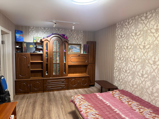 Продам трехкомнатную (3-комн.) квартиру, Крупской ул, 4, Симферополь г