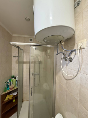 Продам трехкомнатную (3-комн.) квартиру, Крупской ул, 4, Симферополь г