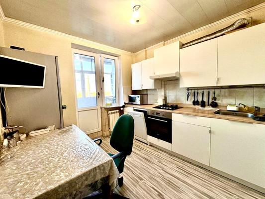 Продам многокомнатную квартиру, Обская ул, 3, Симферополь г