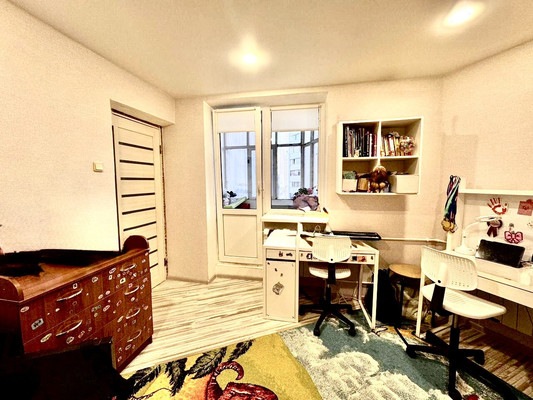 Продам многокомнатную квартиру, Обская ул, 3, Симферополь г