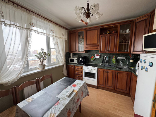 Продам трехкомнатную (3-комн.) квартиру, 3-е почтовое отделение ул, 7, Люберцы г