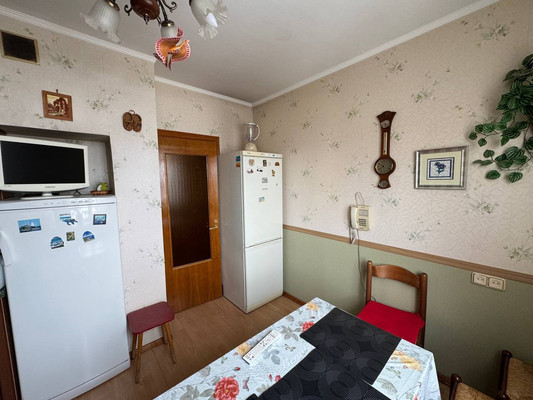 Продам трехкомнатную (3-комн.) квартиру, 3-е почтовое отделение ул, 7, Люберцы г