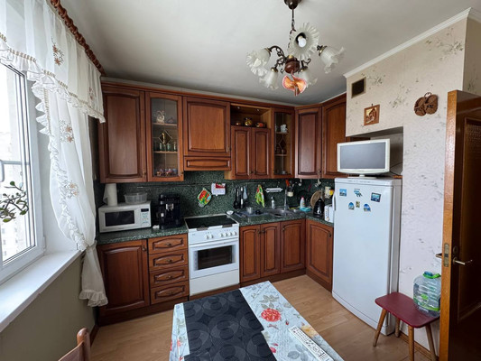 Продам трехкомнатную (3-комн.) квартиру, 3-е почтовое отделение ул, 7, Люберцы г