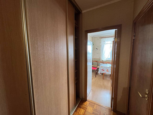 Продам трехкомнатную (3-комн.) квартиру, 3-е почтовое отделение ул, 7, Люберцы г