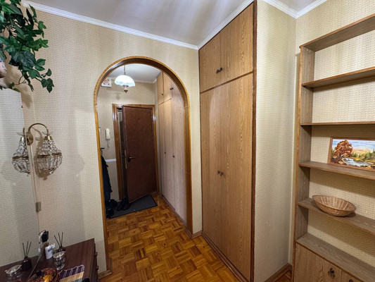 Продам трехкомнатную (3-комн.) квартиру, 3-е почтовое отделение ул, 7, Люберцы г