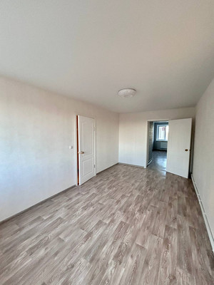 Продам двухкомнатную (2-комн.) квартиру, Пушкина ул, 8, Чапаевка с