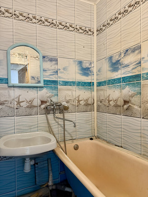 Продам комнату в 2-комн. квартире, Лётчика Пилютова ул, 23, Санкт-Петербург г