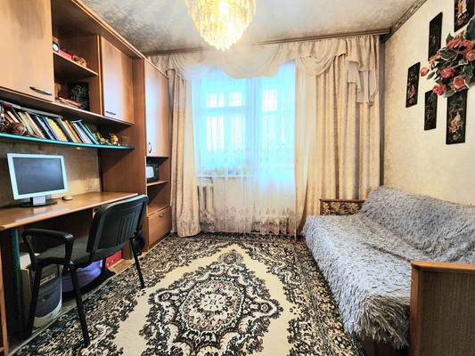 Продам трехкомнатную (3-комн.) квартиру, Д мкр, 25, Новомичуринск г