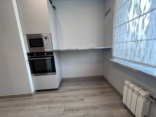 Продам трехкомнатную (3-комн.) квартиру, Веерная ул, 3к5, Москва г