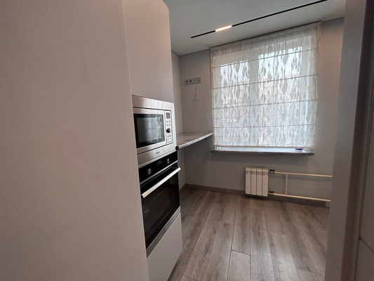 Продам трехкомнатную (3-комн.) квартиру, Веерная ул, 3к5, Москва г