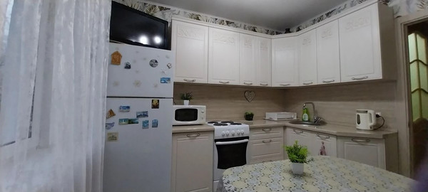 Продам двухкомнатную (2-комн.) квартиру, Парковая ул, 17к1, Корсаков г