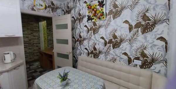 Продам двухкомнатную (2-комн.) квартиру, Парковая ул, 17к1, Корсаков г