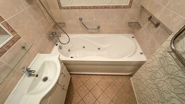 Продам двухкомнатную (2-комн.) квартиру, Батальонная ул, 7, Кунгур г