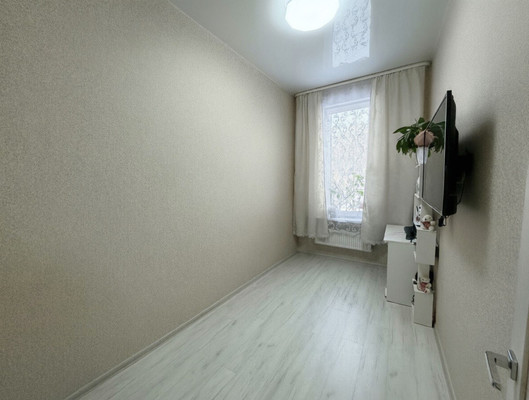 Продам двухкомнатную (2-комн.) квартиру, 5-ый квартал (Южные горки мкр) ул, 13, Мещерино п