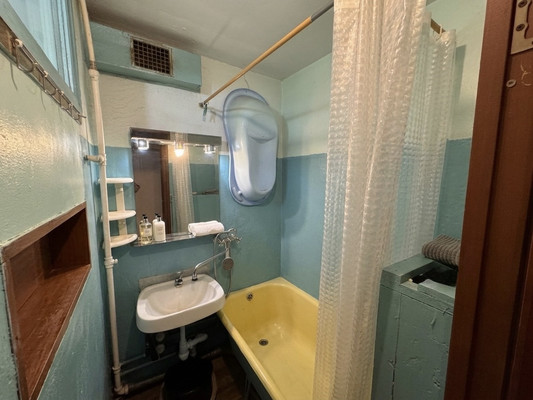 Продам двухкомнатную (2-комн.) квартиру, Дзержинского пр-кт, 185, Новороссийск г