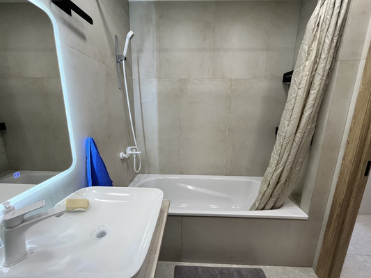 Продам двухкомнатную (2-комн.) квартиру, Григорьева ул, 12к1, Новороссийск г