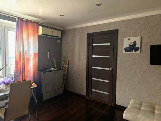 Продам трехкомнатную (3-комн.) квартиру, Видова ул, 160а, Новороссийск г