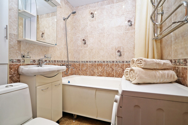 Продам двухкомнатную (2-комн.) квартиру, Кирова пер, 5, Казань г