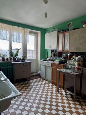 Продам комнату в 8-комн. квартире, Пионерстроя ул, 12к3, Санкт-Петербург г