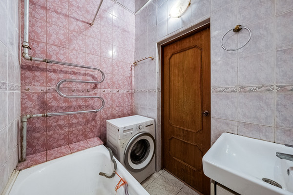 Продам двухкомнатную (2-комн.) квартиру, Кутузовский пр-кт, 19, Москва г