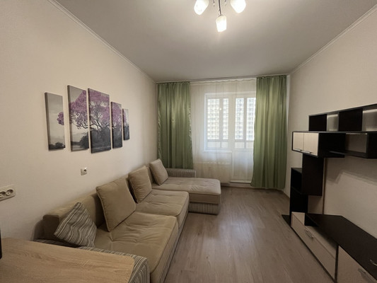 Сдам однокомнатную (1-комн.) квартиру, Охтинская аллея, 16, Мурино п