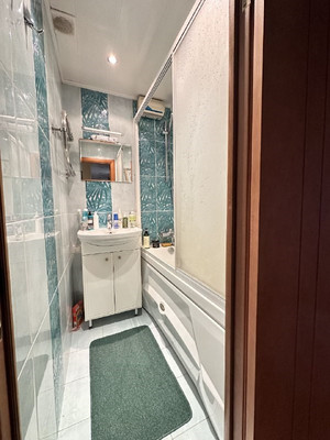 Продам трехкомнатную (3-комн.) квартиру, Днепропетровская ул, 5к5, Москва г