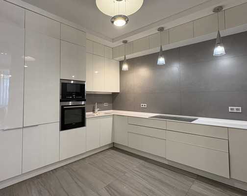 Продам трехкомнатную (3-комн.) квартиру, Меридианная ул, 1, Казань г