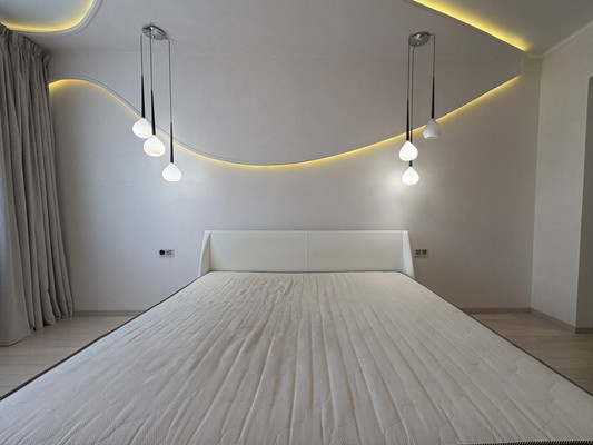 Продам трехкомнатную (3-комн.) квартиру, Меридианная ул, 1, Казань г