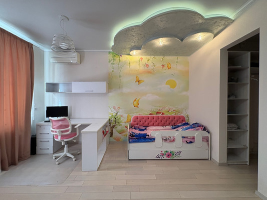 Продам трехкомнатную (3-комн.) квартиру, Меридианная ул, 1, Казань г