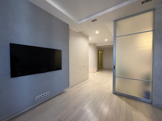 Продам трехкомнатную (3-комн.) квартиру, Меридианная ул, 1, Казань г