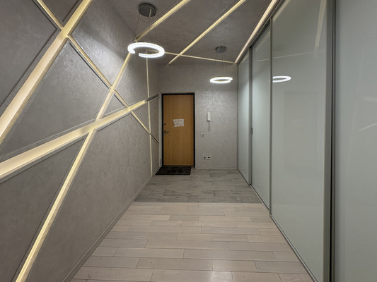 Продам трехкомнатную (3-комн.) квартиру, Меридианная ул, 1, Казань г